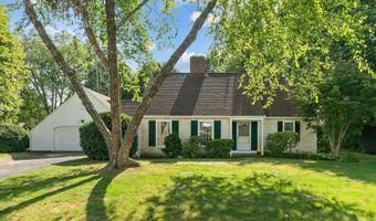 8 North Dr, Middletown, RI 02842