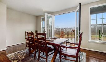 2765 Ashcombe Dr, Ann Arbor, MI 48105