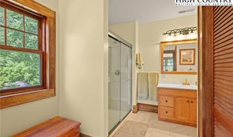 140 Library Ln, Banner Elk, NC 28604