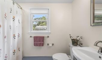62 Pembroke Ln, Coventry, RI 02816