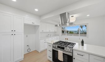 810 Omar Dr, Escondido, CA 92025