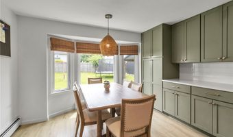 169 Chestnut Hill Ln S, Amherst, NY 14221