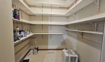 1204 Willow Dr, Aberdeen, SD 57401