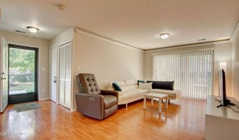 227 Paddington Ct 7-7, Englishtown, NJ 07726