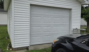 221 W 11th St, Bicknell, IN 47512