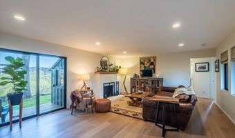 390 4TH St, Bandon, OR 97411