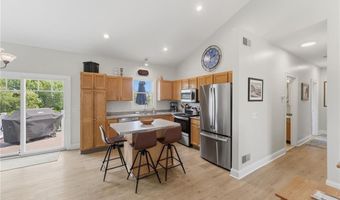 39 Hope Ln, Narragansett, RI 02882