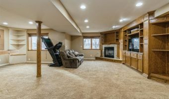 2810 NE Briarwood Dr, Ankeny, IA 50021