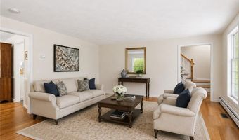 136 Holly Hills Ln, North Kingstown, RI 02874