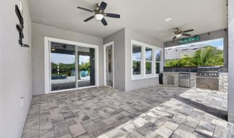 7322 PARADISO Dr, Apollo Beach, FL 33572