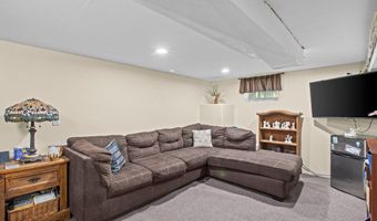 687 Hopping Rd, Belford, NJ 07718