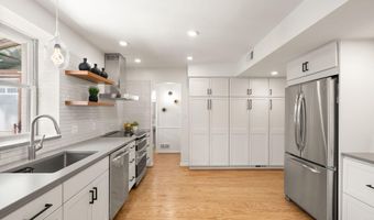 6010 BENALDER Dr, Bethesda, MD 20816