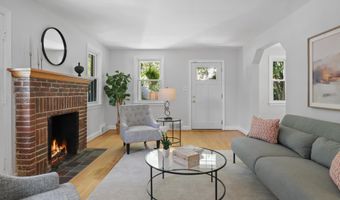 2323 N BURLINGTON St, Arlington, VA 22207