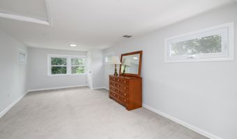 35 Fairview Dr, Middletown, NJ 07748