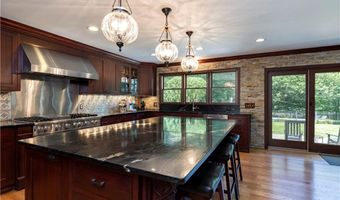 258 Woodridge Dr, North Kingstown, RI 02874