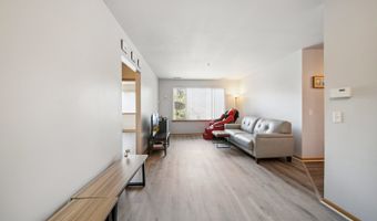 941 N Swift Rd 201, Addison, IL 60101