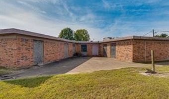 117 Twin Cir, Wortham, TX 76693