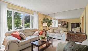 7 Hawthorn Cir, Albany, NY 12203