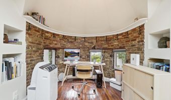 210 8TH St SE, Washington, DC 20003
