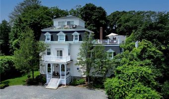 245 Eustis Ave B, Newport, RI 02840