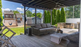 18 Waverly Rd, Branford, CT 06405