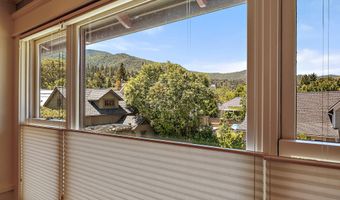 586 B St, Ashland, OR 97520