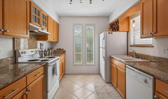 186 PINE St, Atlantic Beach, FL 32233
