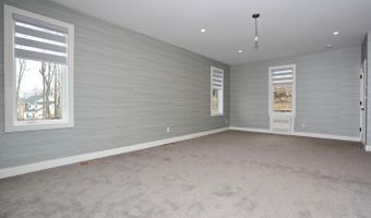 13 Autumn Ct, Airmont, NY 10901