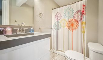 4905 SW 15th St, Des Moines, IA 50315