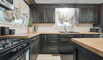 835 Erickson Rd, Ashby, MA 01431