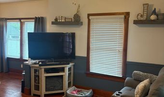 917 9th St, Aurora, NE 68818