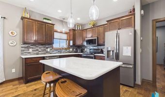 713 N Garnet Cir, Brandon, SD 57005
