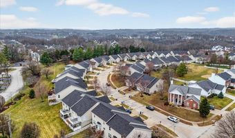 800 Whispering Village Cir, Ballwin, MO 63021