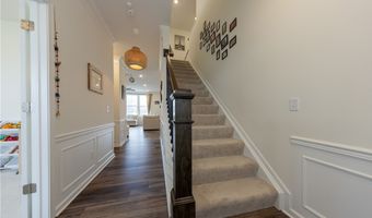766 River Run Rd, Aurora, OH 44202