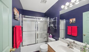 190 Lake Dr S, Algonquin, IL 60102
