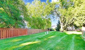 30 Oxford Ct, Algonquin, IL 60102