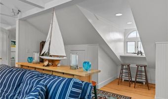 718 Bellevue Ave 5, Newport, RI 02840