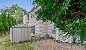 5 Woodside Dr, Albany, NY 12208