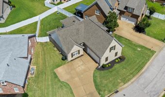 8924 VILLAGE LAKE Ln, Bartlett, TN 38002