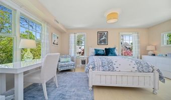 9 Casey Ct, Newport, RI 02840