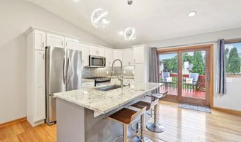15 Eastridge Ct, Madison, WI 53716