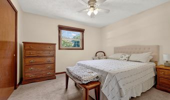 6926 Woodridge Dr, Avon, IN 46123