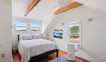 7 Carroll Ave 2, Newport, RI 02840