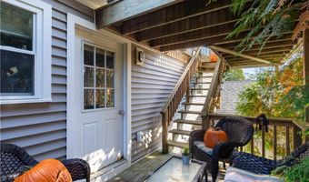 4 James St, Middletown, RI 02842