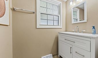 912 David St, Antioch, IL 60002