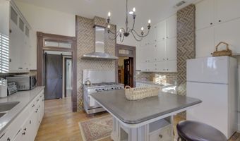 405 W Avenue E, Alpine, TX 79830