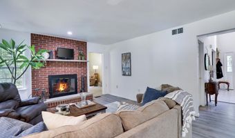 299 Scenic Dr, Blakeslee, PA 18610