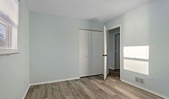 197 Maplewood Dr, Antioch, IL 60002