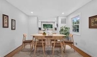 250 ASPEN St, Alexandria, VA 22305