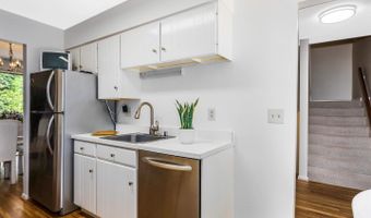 38 GREAT PINES Ct, Rockville, MD 20850